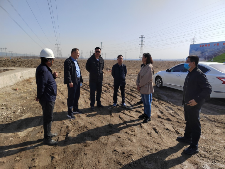 石嘴山市科技局黨組書記、局長周福禎，惠農區(qū)委常委、組織部部長杜春紅到興康恒潤調研