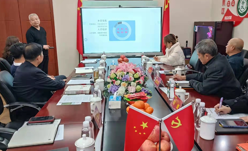 中國民營文化產(chǎn)業(yè)商會顧漢春秘書長一行蒞臨岳氏集團指導工作